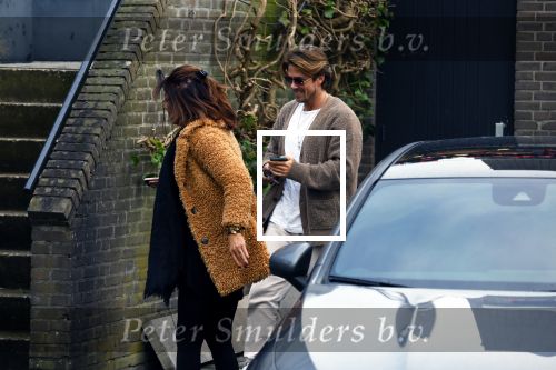 Schiphol Mijdrecht 20 december 2021
Andre Hazes en zijn neef en beste vriend Djarno Hofland worden door Rachel hazes opgehaald op Schiphol na een vakantie naar Las Vegas en Los Angeles. Daarna rijden Andre en zijn moeder naar haar huis in Mijdrecht.
