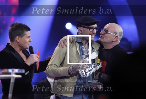 Ede 21 januari 2011
Finale van TVOH The voice of Holland in Ede gepresenteerd door Wendy v Dijk en Martijn Krabbe. Ben Saunders wint uiteindelijk. Ben Saunders met vader
Peter Smulders bv