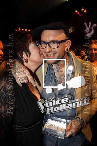 Ede 21 januari 2011
Finale van TVOH The voice of Holland in Ede gepresenteerd door Wendy v Dijk en Martijn Krabbe. Ben Saunders wint uiteindelijk. Ben met zijn moeder
Peter Smulders bv
