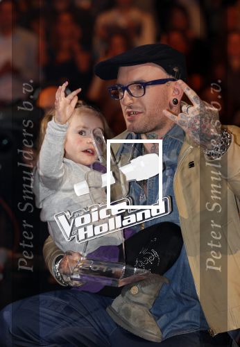 Ede 21 januari 2011
Finale van TVOH The voice of Holland in Ede gepresenteerd door Wendy v Dijk en Martijn Krabbe. Ben Saunders wint uiteindelijk. Ben met dochter en Roel v Velsen
Peter Smulders bv