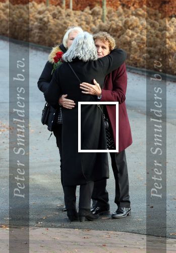 Emmeloord 10 december 2021
Begrafenis Arie Ribbens .Aanwezig zijn vrouw Cea Ribbens zijn dochter met gezin en oa Bonnie St Claire en Jacques Herb met zijn vrouw . De man van Bonnie Anne Jan Jongbloed verzorgt de uitvaart.
