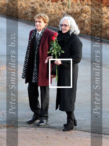 Emmeloord 10 december 2021
Begrafenis Arie Ribbens .Aanwezig zijn vrouw Cea Ribbens zijn dochter met gezin en oa Bonnie St Claire en Jacques Herb met zijn vrouw . De man van Bonnie Anne Jan Jongbloed verzorgt de uitvaart.