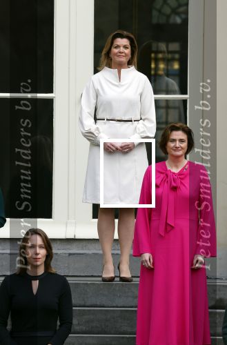 Den haag 10 januari 2022
Balkonscene nieuwe kabinet op paleis Noordeinde.
Koning Willem Alexander Mark Rutte Wopke Hoekstra Hugo de Jonge Kasja ollongren Liesje Schreinemacher Franc Weerwind Dilan Yesilgoz Hanke Bruins Robbert Dijkgraaf Dennis Wiersma Mark Harbers Micky Adriaansens Rob Jetten Henk Staghouwer Christianne v d Wal Karien v Gennip Carola Schouten Ernst Kuipers en Conny Helder .