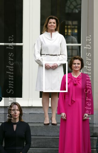 Den haag 10 januari 2022
Balkonscene nieuwe kabinet op paleis Noordeinde.
Koning Willem Alexander Mark Rutte Wopke Hoekstra Hugo de Jonge Kasja ollongren Liesje Schreinemacher Franc Weerwind Dilan Yesilgoz Hanke Bruins Robbert Dijkgraaf Dennis Wiersma Mark Harbers Micky Adriaansens Rob Jetten Henk Staghouwer Christianne v d Wal Karien v Gennip Carola Schouten Ernst Kuipers en Conny Helder .
