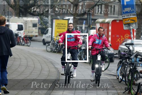 Amsterdam 23 december 2021
Dave Roelvink en een colega als fietskoerier voor Flink in Amsterdam zuid.