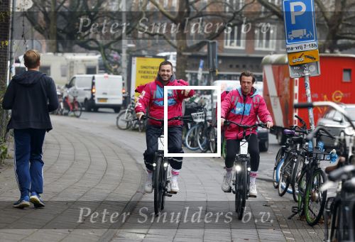 Amsterdam 23 december 2021
Dave Roelvink en een colega als fietskoerier voor Flink in Amsterdam zuid.