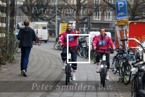 Amsterdam 23 december 2021
Dave Roelvink en een colega als fietskoerier voor Flink in Amsterdam zuid.