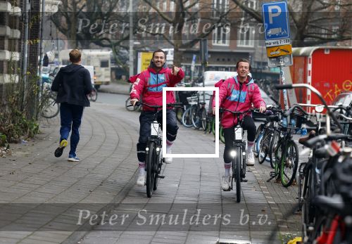 Amsterdam 23 december 2021
Dave Roelvink en een colega als fietskoerier voor Flink in Amsterdam zuid.