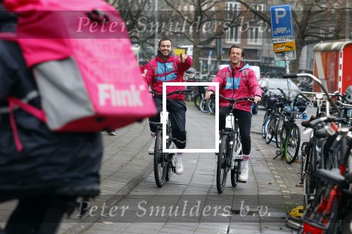 Amsterdam 23 december 2021
Dave Roelvink en een colega als fietskoerier voor Flink in Amsterdam zuid.