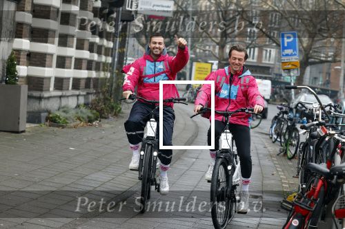 Amsterdam 23 december 2021
Dave Roelvink en een colega als fietskoerier voor Flink in Amsterdam zuid.
