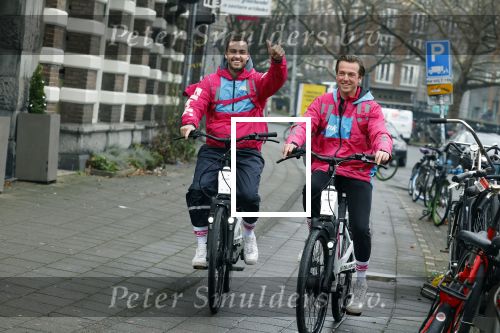 Amsterdam 23 december 2021
Dave Roelvink en een colega als fietskoerier voor Flink in Amsterdam zuid.