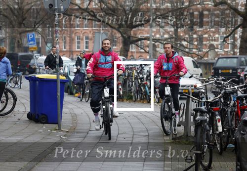 Amsterdam 23 december 2021
Dave Roelvink en een colega als fietskoerier voor Flink in Amsterdam zuid.