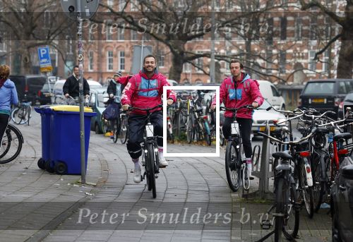 Amsterdam 23 december 2021
Dave Roelvink en een colega als fietskoerier voor Flink in Amsterdam zuid.