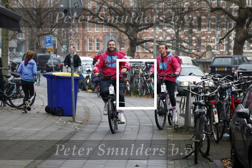 Amsterdam 23 december 2021
Dave Roelvink en een colega als fietskoerier voor Flink in Amsterdam zuid.