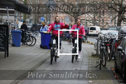 Amsterdam 23 december 2021
Dave Roelvink en een colega als fietskoerier voor Flink in Amsterdam zuid.