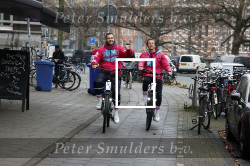 Amsterdam 23 december 2021
Dave Roelvink en een colega als fietskoerier voor Flink in Amsterdam zuid.
