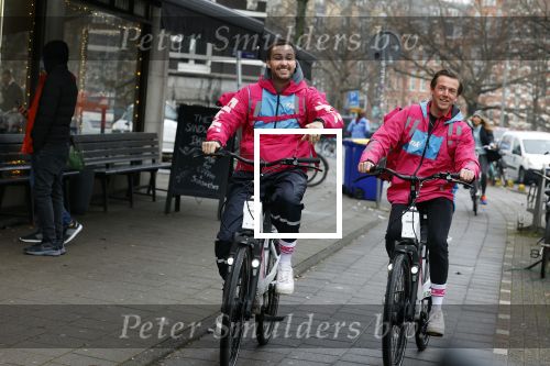 Amsterdam 23 december 2021
Dave Roelvink en een colega als fietskoerier voor Flink in Amsterdam zuid.