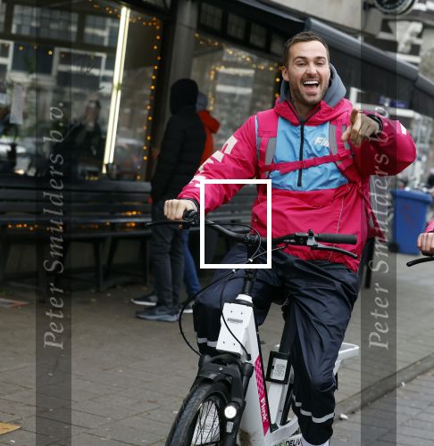 Amsterdam 23 december 2021
Dave Roelvink en een colega als fietskoerier voor Flink in Amsterdam zuid.
