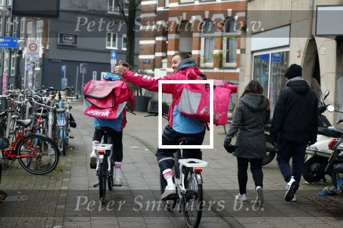 Amsterdam 23 december 2021
Dave Roelvink en een colega als fietskoerier voor Flink in Amsterdam zuid.
