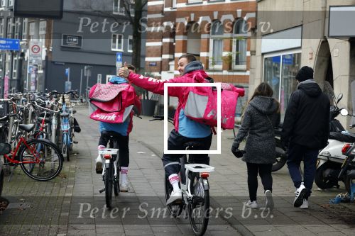 Amsterdam 23 december 2021
Dave Roelvink en een colega als fietskoerier voor Flink in Amsterdam zuid.