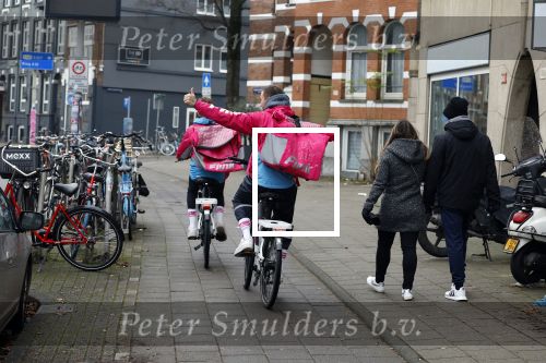 Amsterdam 23 december 2021
Dave Roelvink en een colega als fietskoerier voor Flink in Amsterdam zuid.
