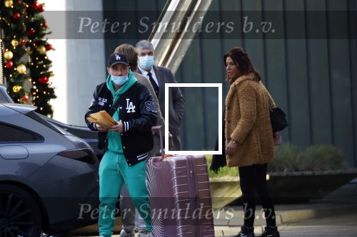 Schiphol Mijdrecht 20 december 2021
Andre Hazes en zijn neef en beste vriend Djarno Hofland worden door Rachel hazes opgehaald op Schiphol na een vakantie naar Las Vegas en Los Angeles. Daarna rijden Andre en zijn moeder naar haar huis in Mijdrecht.