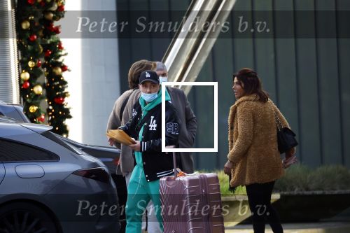 Schiphol Mijdrecht 20 december 2021
Andre Hazes en zijn neef en beste vriend Djarno Hofland worden door Rachel hazes opgehaald op Schiphol na een vakantie naar Las Vegas en Los Angeles. Daarna rijden Andre en zijn moeder naar haar huis in Mijdrecht.