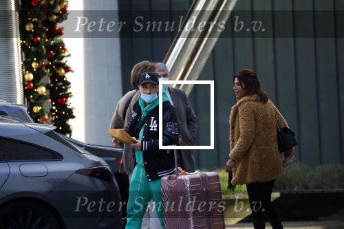 Schiphol Mijdrecht 20 december 2021
Andre Hazes en zijn neef en beste vriend Djarno Hofland worden door Rachel hazes opgehaald op Schiphol na een vakantie naar Las Vegas en Los Angeles. Daarna rijden Andre en zijn moeder naar haar huis in Mijdrecht.