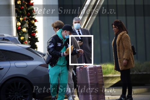 Schiphol Mijdrecht 20 december 2021
Andre Hazes en zijn neef en beste vriend Djarno Hofland worden door Rachel hazes opgehaald op Schiphol na een vakantie naar Las Vegas en Los Angeles. Daarna rijden Andre en zijn moeder naar haar huis in Mijdrecht.
