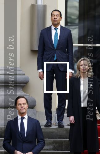 Den haag 10 januari 2022
Balkonscene nieuwe kabinet op paleis Noordeinde.
Koning Willem Alexander Mark Rutte Wopke Hoekstra Hugo de Jonge Kasja ollongren Liesje Schreinemacher Franc Weerwind Dilan Yesilgoz Hanke Bruins Robbert Dijkgraaf Dennis Wiersma Mark Harbers Micky Adriaansens Rob Jetten Henk Staghouwer Christianne v d Wal Karien v Gennip Carola Schouten Ernst Kuipers en Conny Helder .