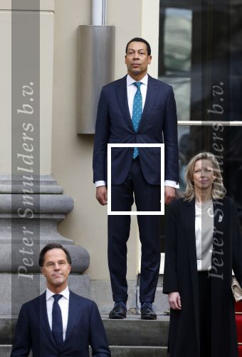 Den haag 10 januari 2022
Balkonscene nieuwe kabinet op paleis Noordeinde.
Koning Willem Alexander Mark Rutte Wopke Hoekstra Hugo de Jonge Kasja ollongren Liesje Schreinemacher Franc Weerwind Dilan Yesilgoz Hanke Bruins Robbert Dijkgraaf Dennis Wiersma Mark Harbers Micky Adriaansens Rob Jetten Henk Staghouwer Christianne v d Wal Karien v Gennip Carola Schouten Ernst Kuipers en Conny Helder .