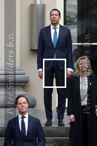 Den haag 10 januari 2022
Balkonscene nieuwe kabinet op paleis Noordeinde.
Koning Willem Alexander Mark Rutte Wopke Hoekstra Hugo de Jonge Kasja ollongren Liesje Schreinemacher Franc Weerwind Dilan Yesilgoz Hanke Bruins Robbert Dijkgraaf Dennis Wiersma Mark Harbers Micky Adriaansens Rob Jetten Henk Staghouwer Christianne v d Wal Karien v Gennip Carola Schouten Ernst Kuipers en Conny Helder .