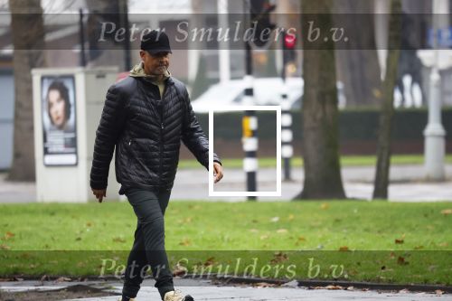 Amsterdam 14 december 2021
Frank Rijkaard wandelend in Amsterdam zuid.