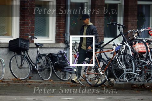 Amsterdam 14 december 2021
Frank Rijkaard wandelend in Amsterdam zuid.
