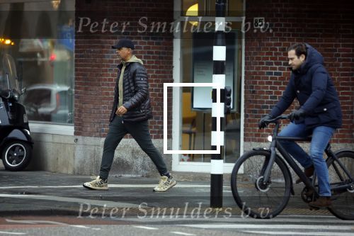 Amsterdam 14 december 2021
Frank Rijkaard wandelend in Amsterdam zuid.