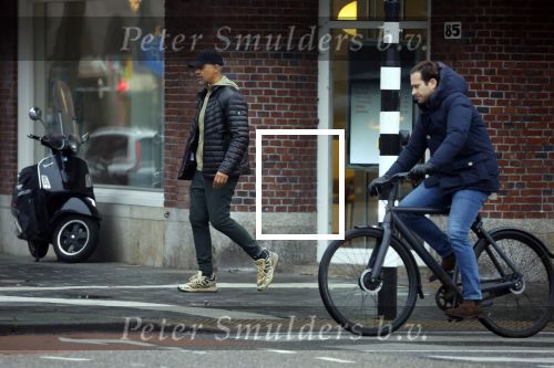 Amsterdam 14 december 2021
Frank Rijkaard wandelend in Amsterdam zuid.