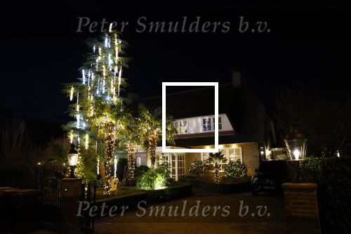 Aalsmeer 22 december 2021
Gerard Joling in de tuin van zijn huis met kerstversiering.