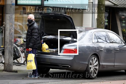 Amsterdam 4 januari 2021
Harry mens doet boodschappen op de beethovenstraat