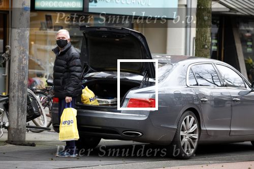 Amsterdam 4 januari 2021
Harry mens doet boodschappen op de beethovenstraat