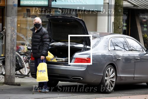Amsterdam 4 januari 2021
Harry mens doet boodschappen op de beethovenstraat