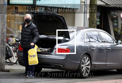 Amsterdam 4 januari 2021
Harry mens doet boodschappen op de beethovenstraat