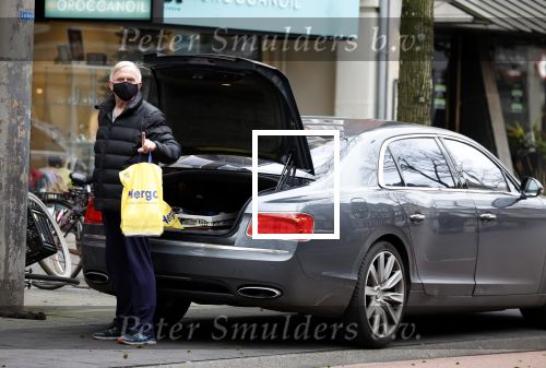 Amsterdam 4 januari 2021
Harry mens doet boodschappen op de beethovenstraat