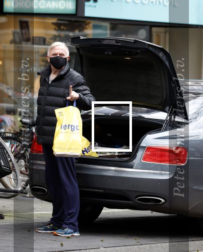 Amsterdam 4 januari 2021
Harry mens doet boodschappen op de beethovenstraat