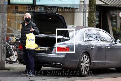 Amsterdam 4 januari 2021
Harry mens doet boodschappen op de beethovenstraat