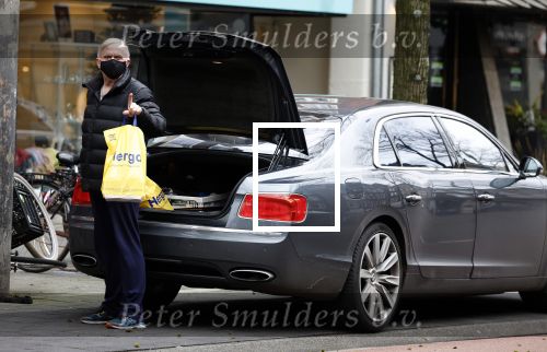 Amsterdam 4 januari 2021
Harry mens doet boodschappen op de beethovenstraat