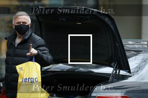 Amsterdam 4 januari 2021
Harry mens doet boodschappen op de beethovenstraat