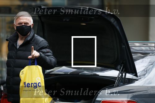 Amsterdam 4 januari 2021
Harry mens doet boodschappen op de beethovenstraat