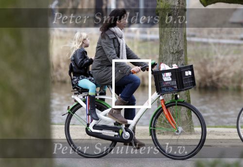 Amsterdam 19 januari 2011
Isa Hoes op de fiets in Amsterdam.
Peter Smulders bv