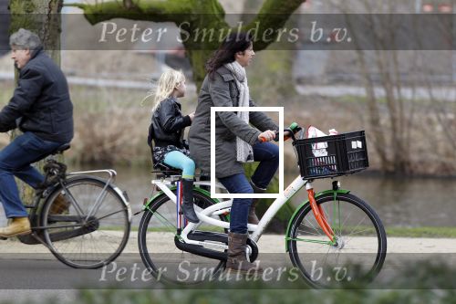 Amsterdam 19 januari 2011
Isa Hoes op de fiets in Amsterdam.
Peter Smulders bv