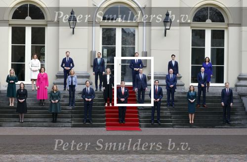 Den haag 10 januari 2022
Balkonscene nieuwe kabinet op paleis Noordeinde.
Koning Willem Alexander Mark Rutte Wopke Hoekstra Hugo de Jonge Kasja ollongren Liesje Schreinemacher Franc Weerwind Dilan Yesilgoz Hanke Bruins Robbert Dijkgraaf Dennis Wiersma Mark Harbers Micky Adriaansens Rob Jetten Henk Staghouwer Christianne v d Wal Karien v Gennip Carola Schouten Ernst Kuipers en Conny Helder .